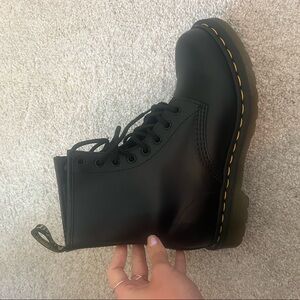 Perfect condition never worn women’s DOC MARTENS